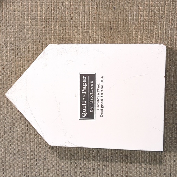 Happy Easter wooden house table and shelf decor - Picture 2 of 3